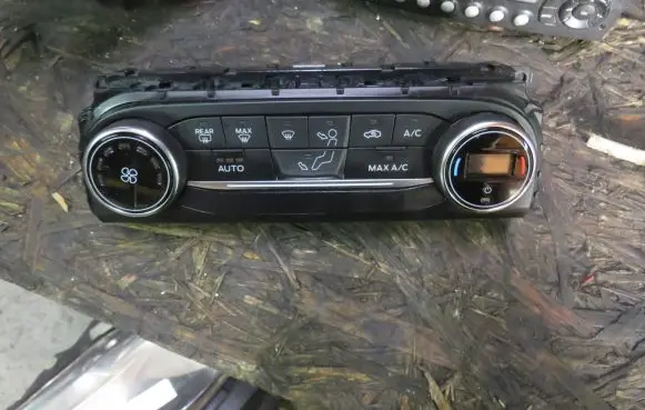 Ford Fiesta Climate control unit H1BT18C612AG