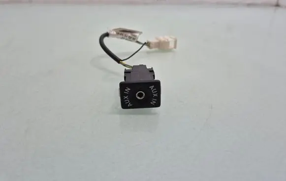 Volkswagen PASSAT B7 AUX in-socket connector 3AA971154