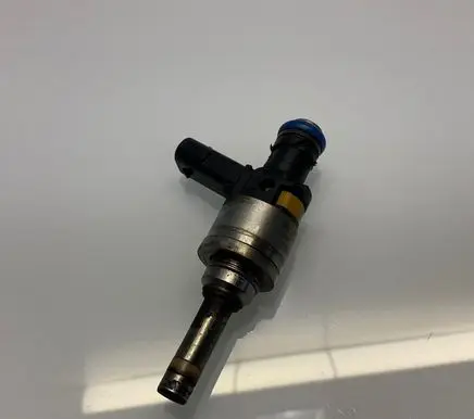 Mercedes-Benz C W204 Fuel injector A2710781123 2710781123