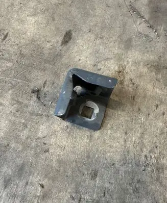 Nissan NV400 Fender mounting bracket 625260009R