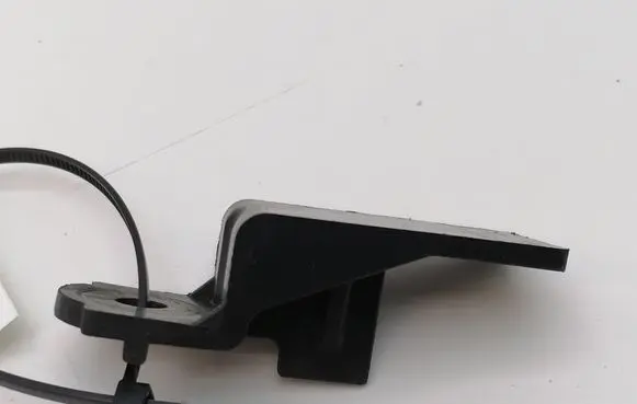 Radiator mount bracket