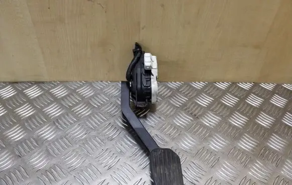 Volvo S60 Accelerator throttle pedal 30683517 6PV00853714