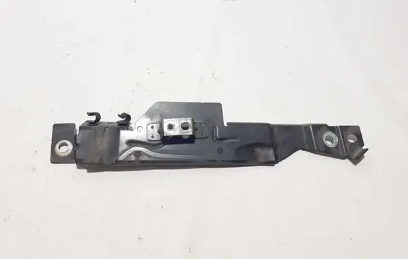 Volvo S90, V90 Fender mounting bracket 31416626