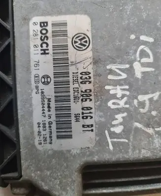 Volkswagen Touran I Engine control unit/module 03G906016BT 1039S04447 0281011761