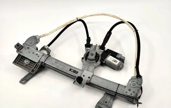 Peugeot 207 CC Front door electric window regulator 9680072080