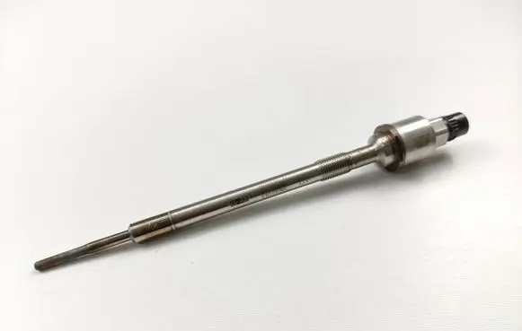 Opel Astra J Glow plug 55579436