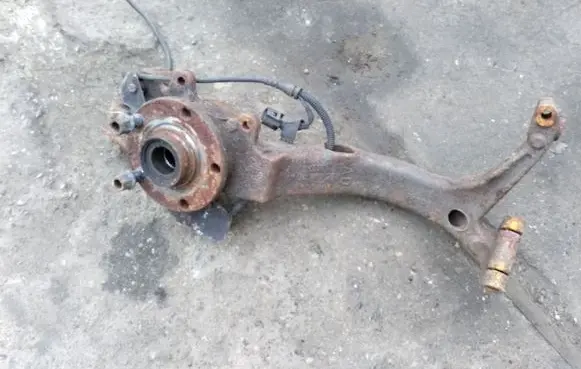Volkswagen PASSAT B5 Front wheel hub spindle knuckle 8D0407258