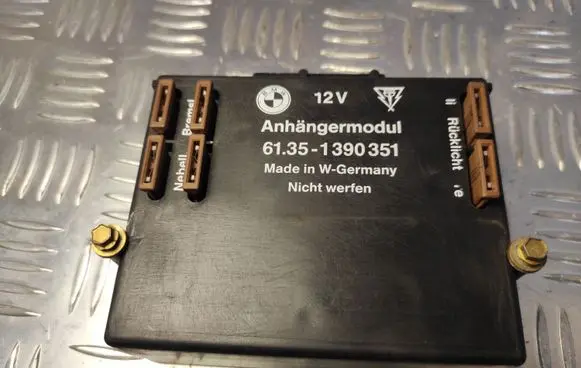 BMW 7 E32 Tow bar trailer control unit/module 61351390351