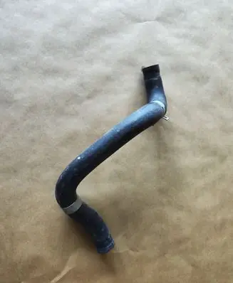 Engine coolant pipe/hose