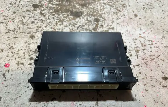 Toyota bZ4X Central body control module 886B042020 2774009373