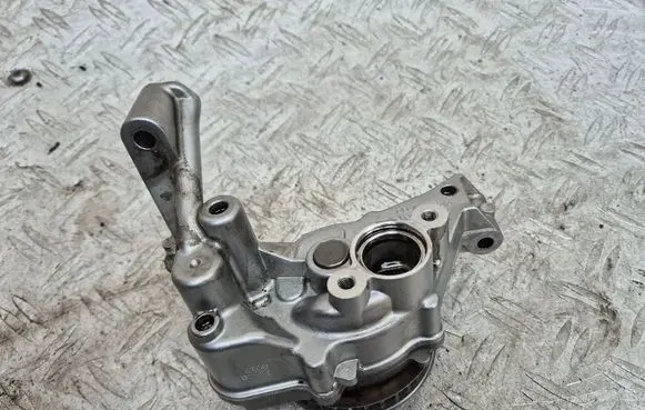 Volkswagen Caddy Oil pump 03L115105C 03L115263 S171109