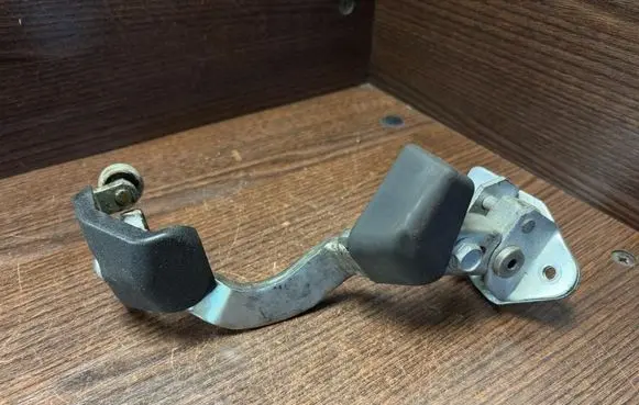Iveco Daily 3rd gen Sliding door upper roller guide/hinge 1071176E 1071176D