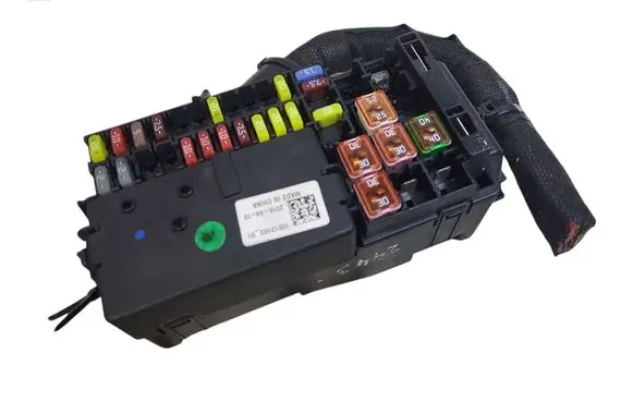 Opel Astra K Fuse module 15513163
