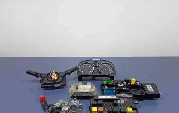 Opel Astra H Fuse box set