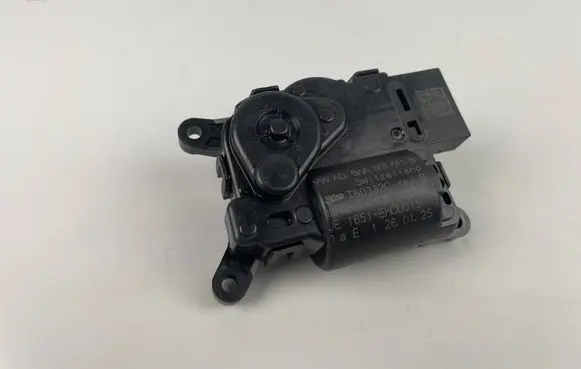 Volkswagen PASSAT B9 Air flap motor/actuator 5WA907511B