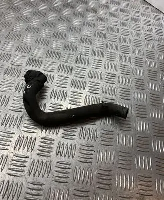 Volkswagen PASSAT B6 Engine coolant pipe/hose