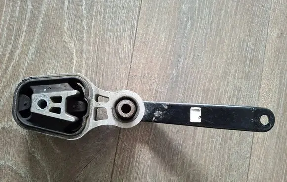 SsangYong Korando Engine mount bracket CWSC