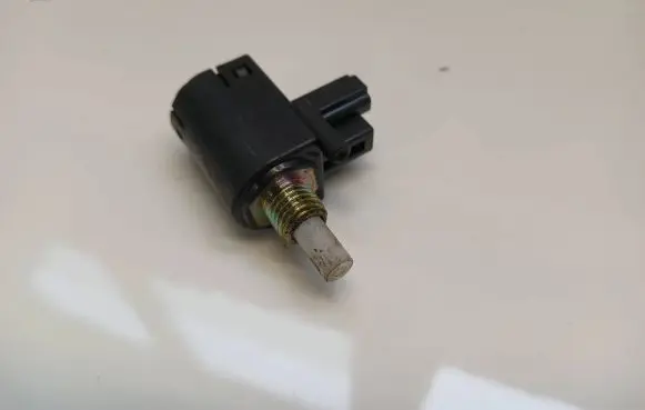 Toyota Avensis T250 Clutch pedal sensor 