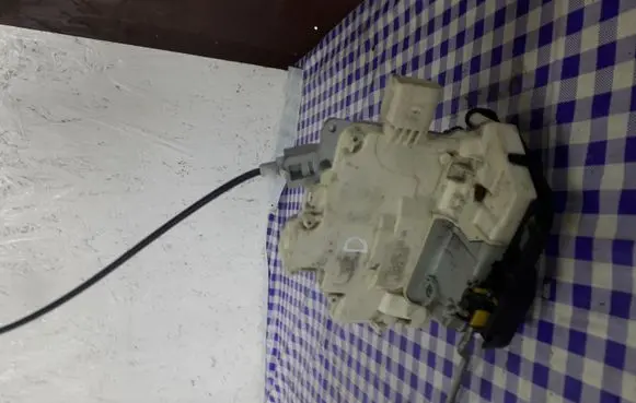Audi A4 S4 B7 8E 8H Front door lock