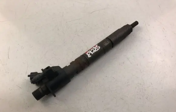 Volvo V50 Fuel injector 31303238