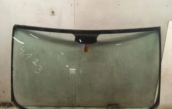 Mercedes-Benz Vito Viano W638 Front windscreen/windshield window 