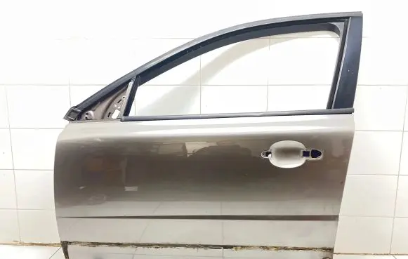 Volvo XC70 Front door