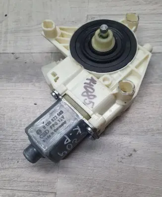 Mercedes-Benz C W204 Front door window regulator motor A2048200142 971219100