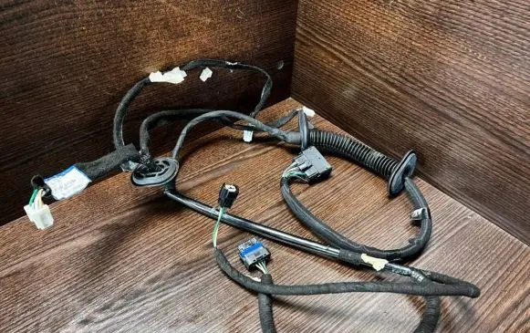 Opel Vivaro Front door wiring loom 241254715R