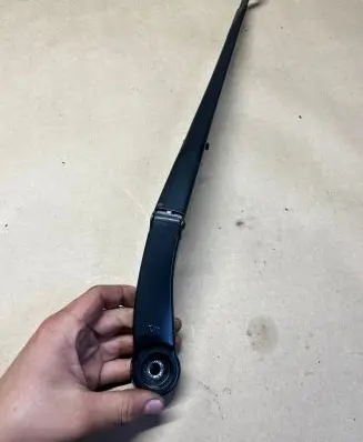 KIA Carens III Front wiper blade arm 0226