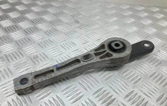 Engine mount bracket