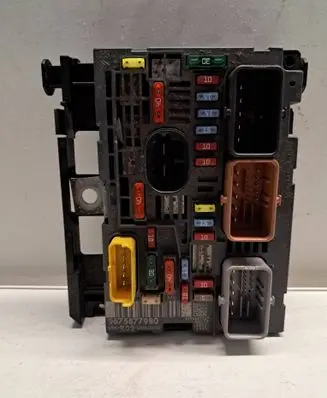 Peugeot 5008 Fuse box set 9675877980