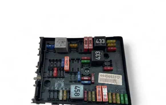 Volkswagen Golf V Fuse module 1A130904