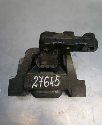 Peugeot 207 Engine mount bracket