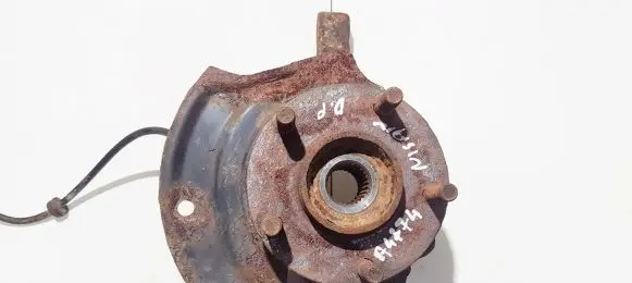 Nissan Almera Tino Front wheel hub