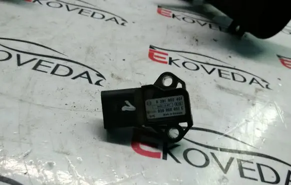 Volkswagen Touran I Air pressure sensor 038906051C