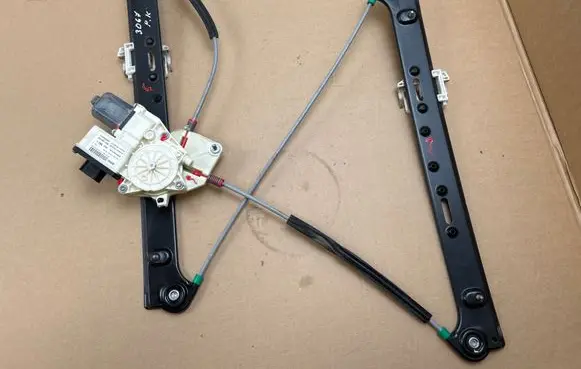 BMW X3 E83 Front door window regulator with motor 6925963