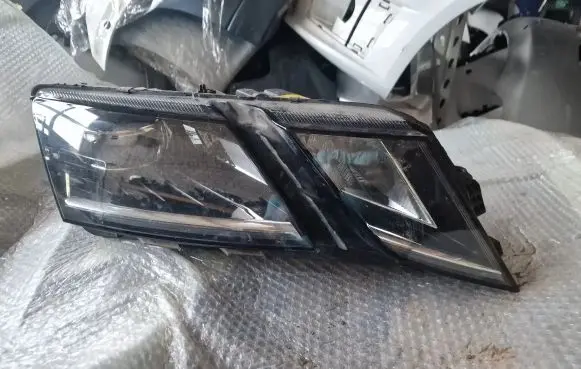 Skoda Octavia Mk3 (5E) Headlight/headlamp 5E1941016D