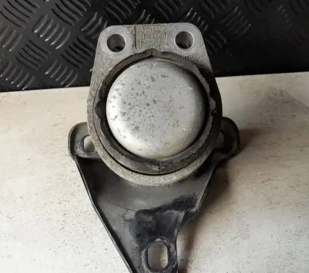 Ford Mondeo Mk III Engine mount bracket 1S716F012 6542HL8