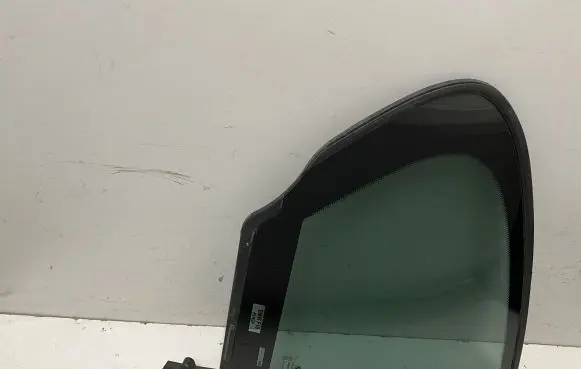 BMW 5 F10 F11 Rear vent window glass 7311246
