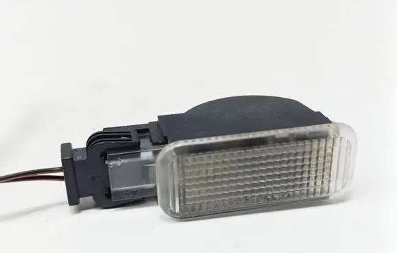 Volkswagen PASSAT B5 Other interior light 3B0947415B