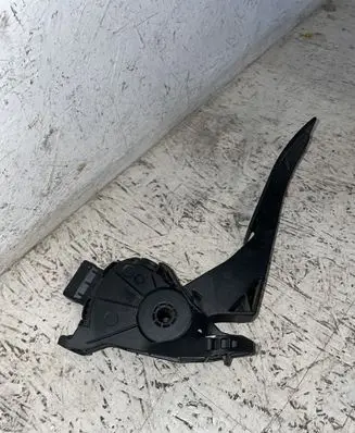 Opel Insignia A Accelerator throttle pedal 13237352