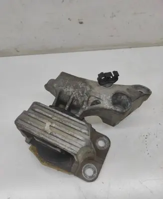 Engine mount bracket