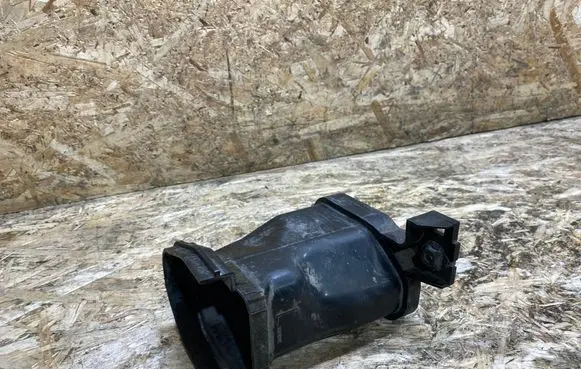 Infiniti G37 Air intake duct part