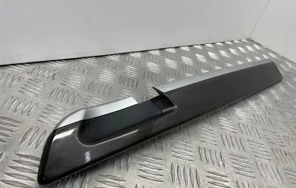 Dashboard glove box trim