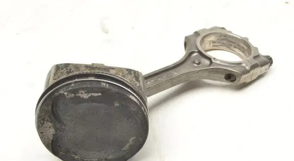 KIA Ceed Piston with connecting rod P274