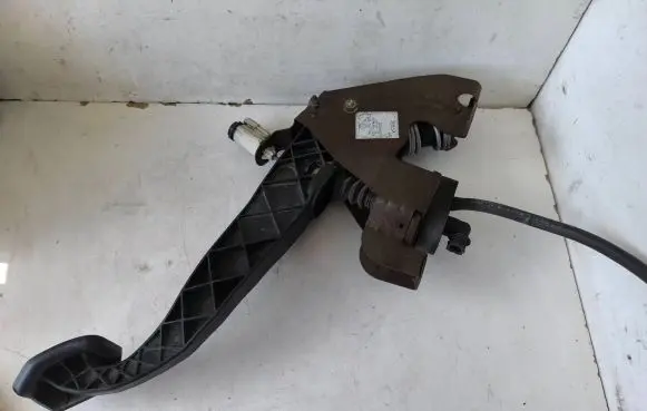 Volkswagen Transporter - Caravelle T5 Clutch pedal 7H1721059J 0378020