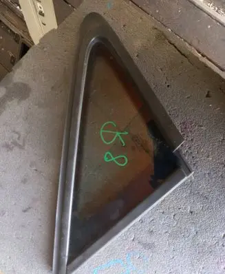 Volkswagen Caddy Front windscreen/windshield window 2K5845417