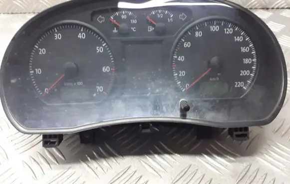 Volkswagen Polo IV 9N3 Speedometer (instrument cluster) 6Q092803E