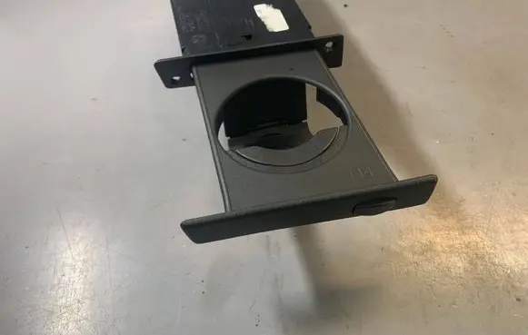 BMW 5 E60 E61 Cup holder back 7063178