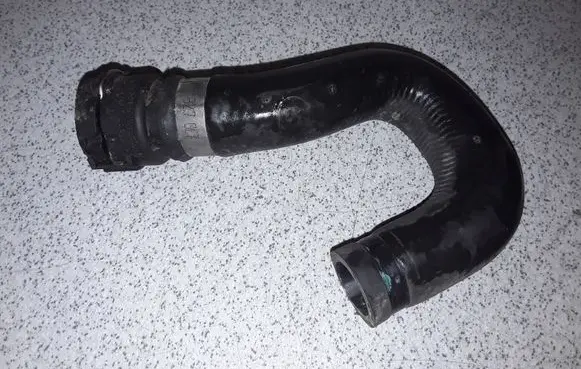 BMW 5 E39 Engine coolant pipe/hose 11352247879
